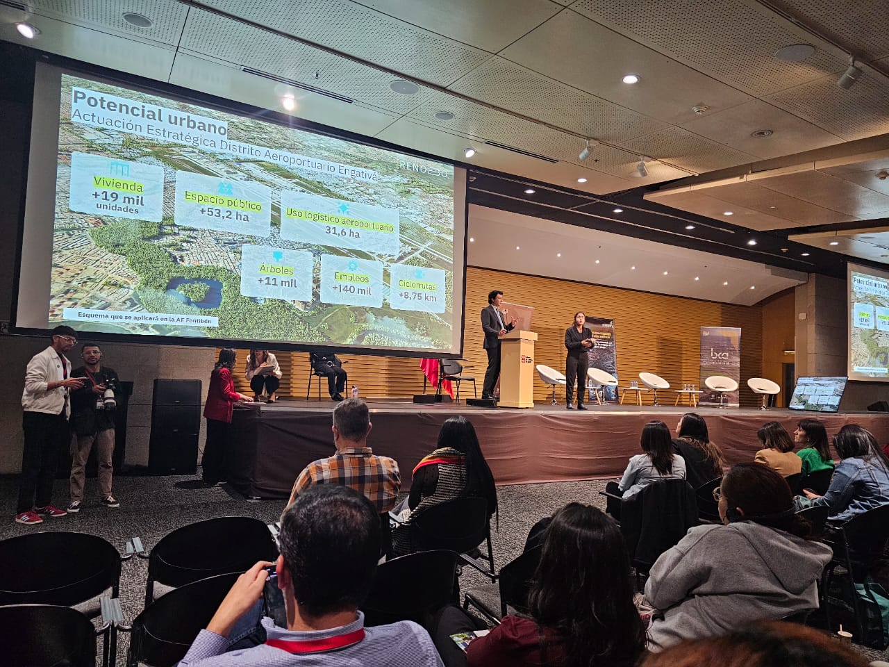 Expertos analizaron la importancia de la conexión de Bogotá con el mundo