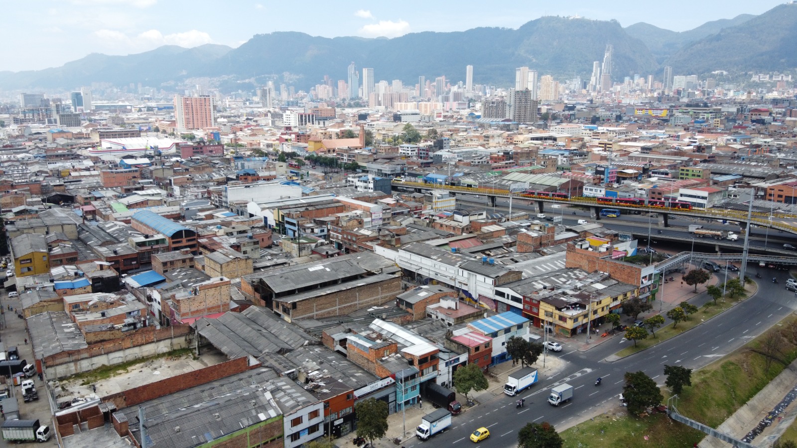 No te pierdas un recorrido para redescubrir la historia, la arquitectura y las transformaciones la Zona Industrial de Bogotá